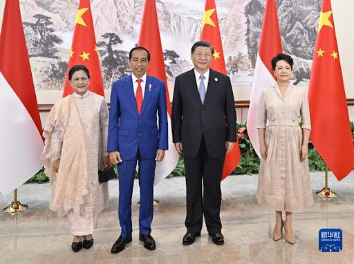 High-level officials from both countries exchanging documents, signifying the signing of agreements.