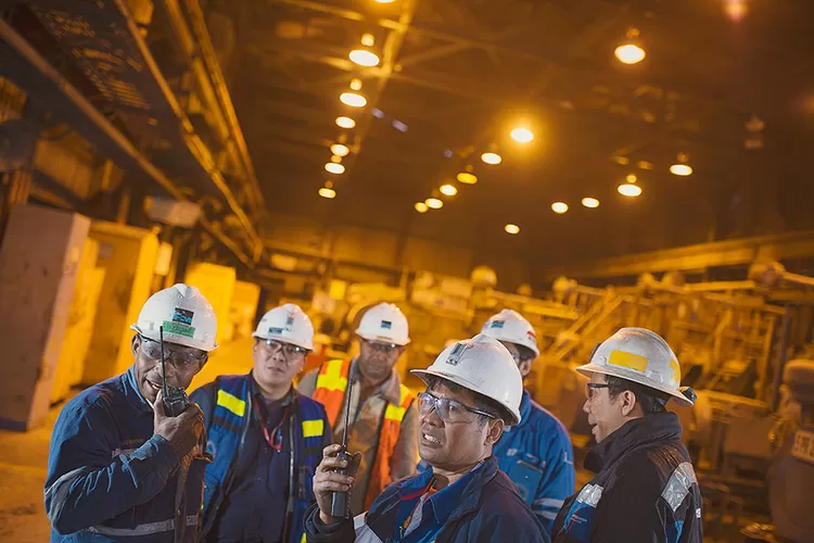 Tim Karyawan PT Freeport Indonesia sedang Melakukan Inspeksi di Area Tambang