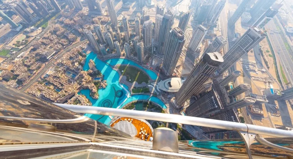 Burj-Khalifa-looking-down-social