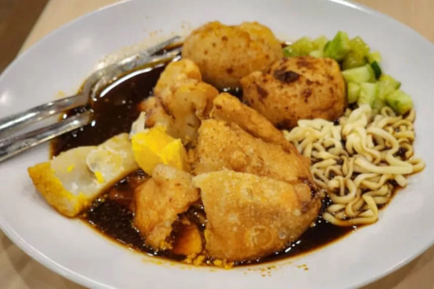 close up pempek kapal selam yang menggiurkan