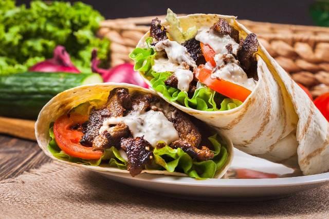 Nikmati Kelezatan Kebab: Perpaduan Daging Panggang yang Lezat dengan Sajian Aroma Rempah-rempah yang Menggugah Selera