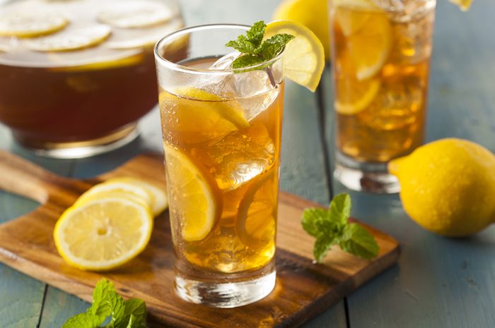Making Perfect Lemon Tea
