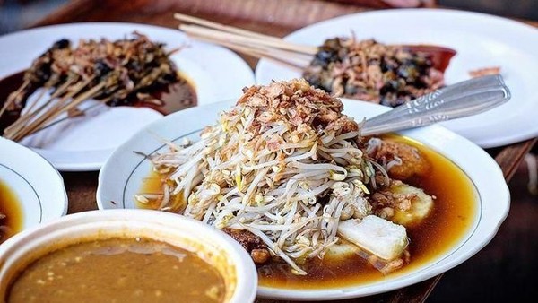 lontong-balap-surabaya-hidangan-khas-penuh-sejarah
