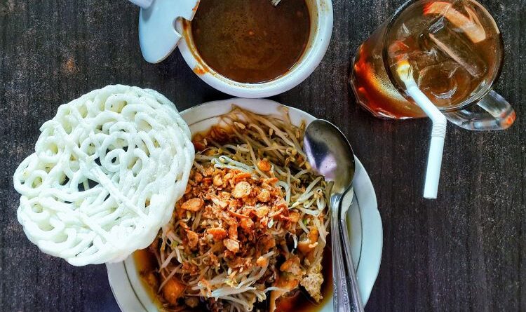 lontong-balap-surabaya-hidangan-khas-penuh-sejarah