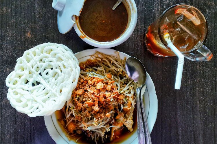 lontong-balap-surabaya-hidangan-khas-penuh-sejarah