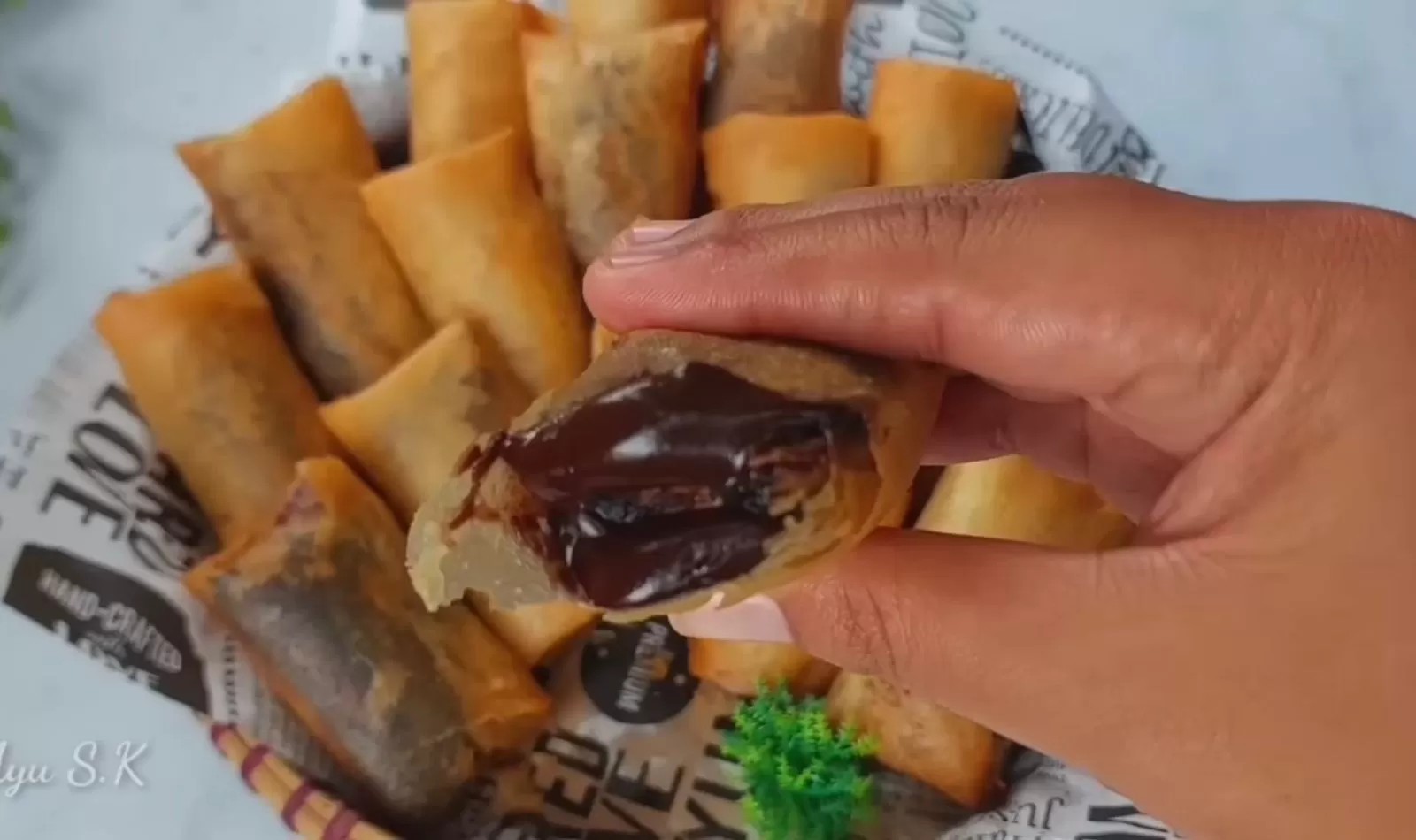 lumpia-pisang-cokelat-camilan-renyah 