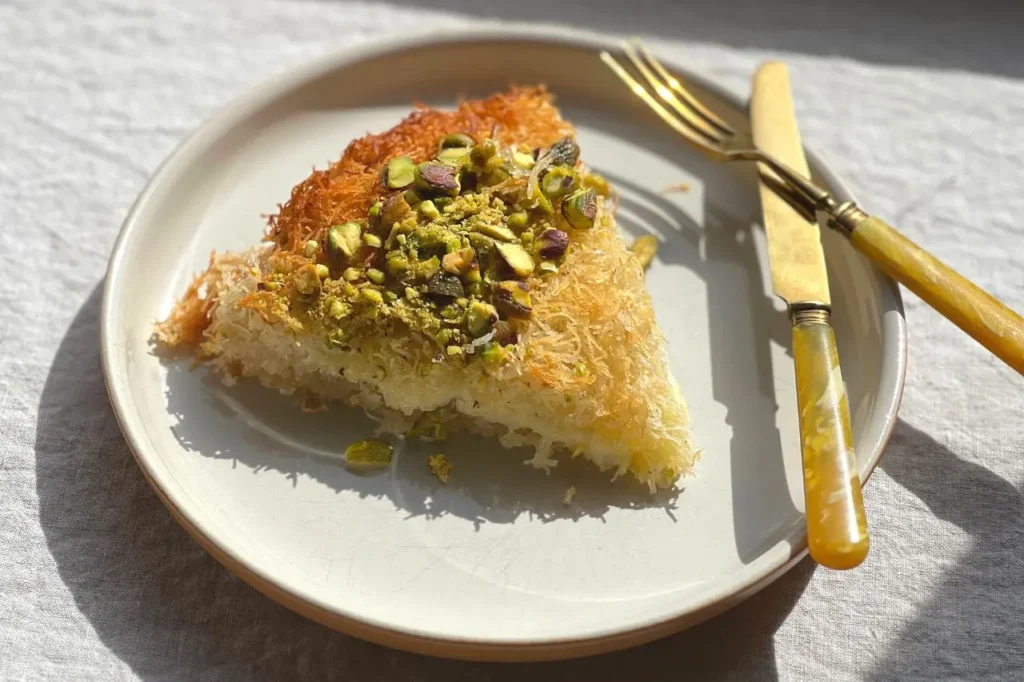 Kunafa: Perpaduan Keju Lumer dan Sirup Manis dalam Setiap Gigitan