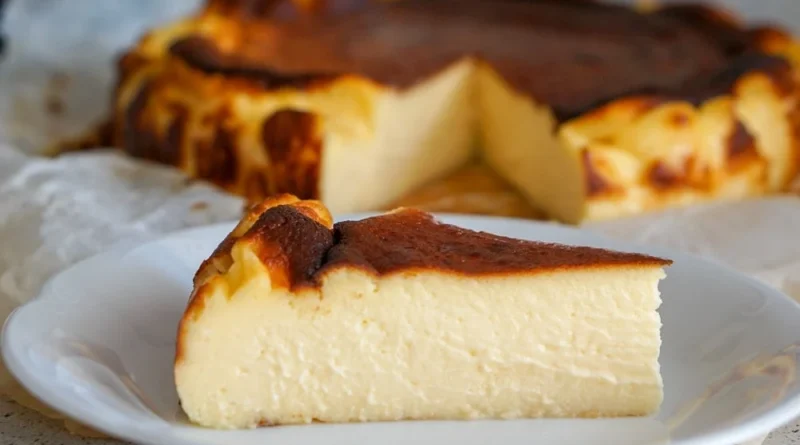 Burnt cheese cake yang baru keluar dari oven dengan permukaan cokelat keemasan yang menggoda