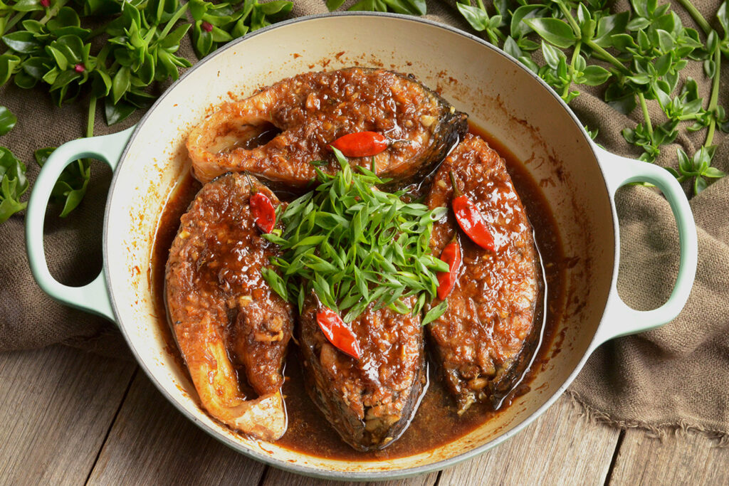 Sepiring Ca Kho To khas Vietnam, ikan karamelnya yang gurih