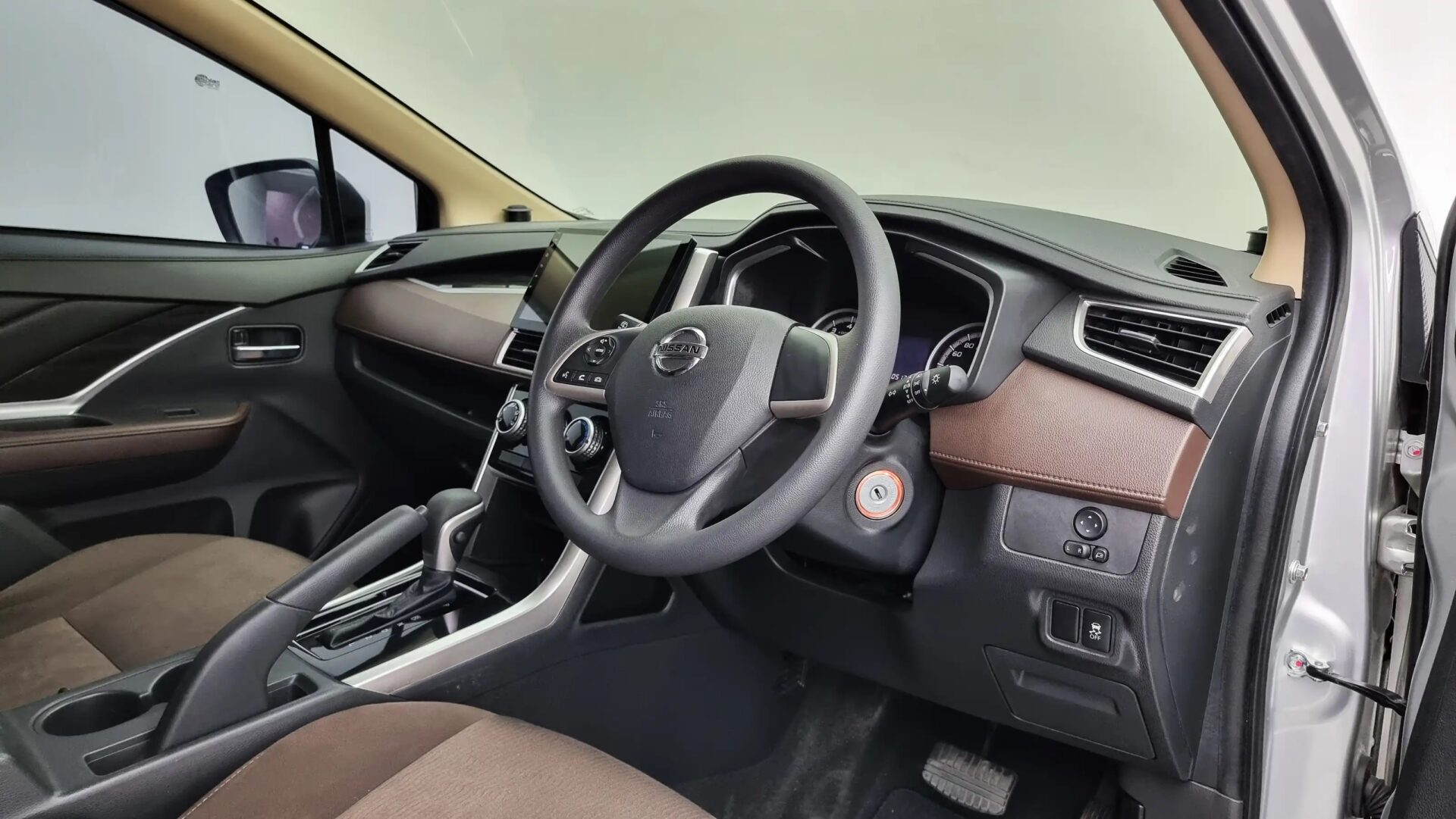 interior Nissan Livina