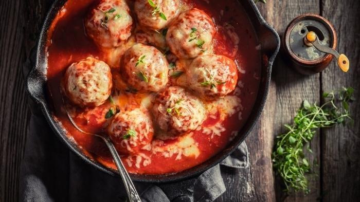 kelezatan Bakso Mercon Kuah