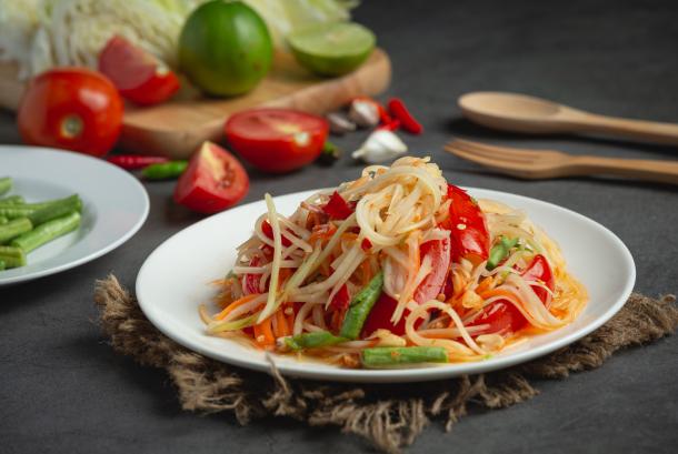 Som Tam: Salad Pepaya yang Bikin Ketagihan dan Tips Bikin Sendiri di Rumah