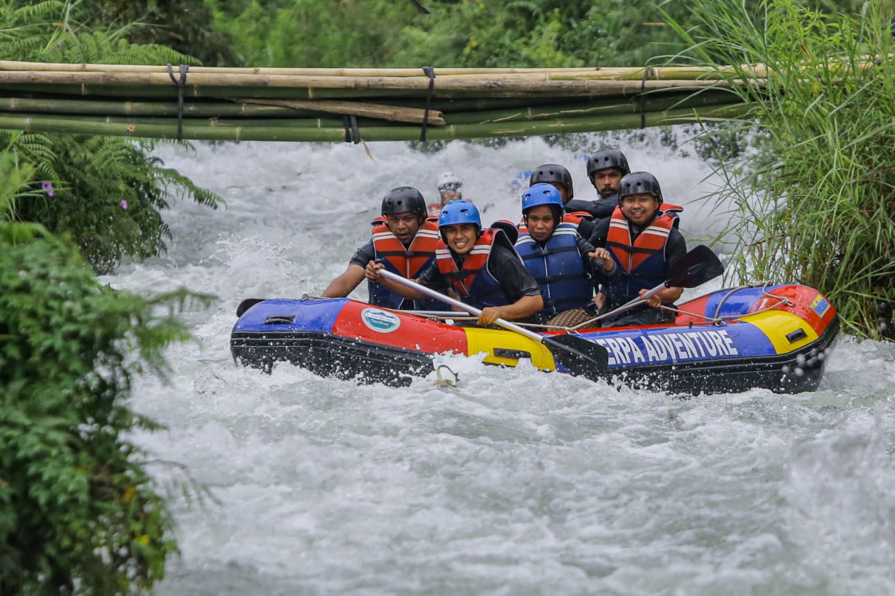Arung Jeram Lukup Badak