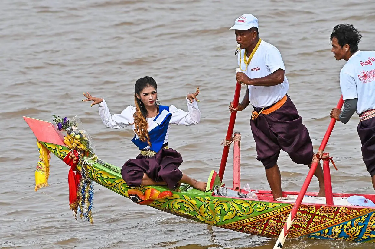 Akar Tradisi dan Semangat Bahari Dragon Boat Race Kepri