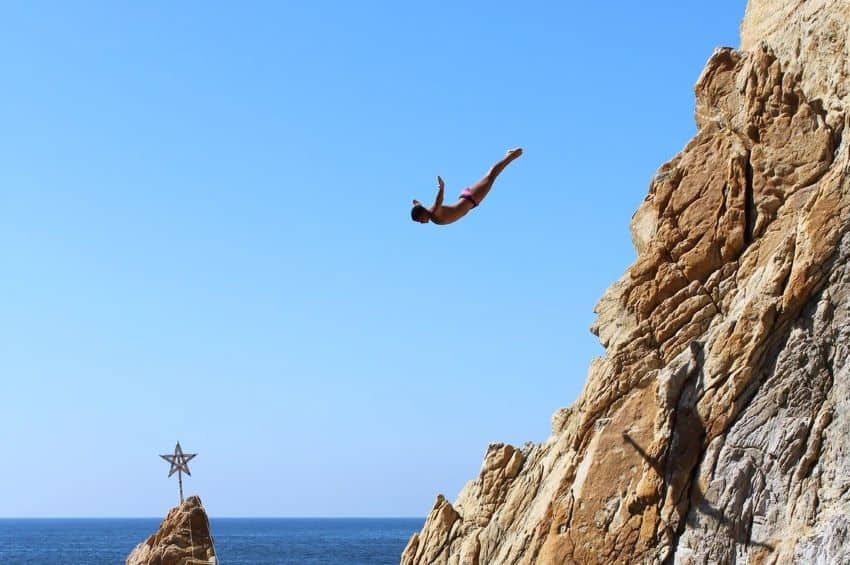 Cliff Diving dalam Kompetisi dan Budaya Modern