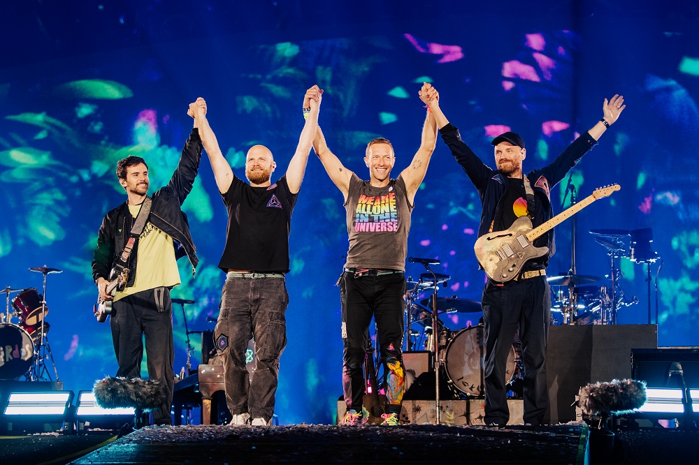 Mengapa Lagu-Lagu Coldplay Terasa Dekat dengan Pendengar
